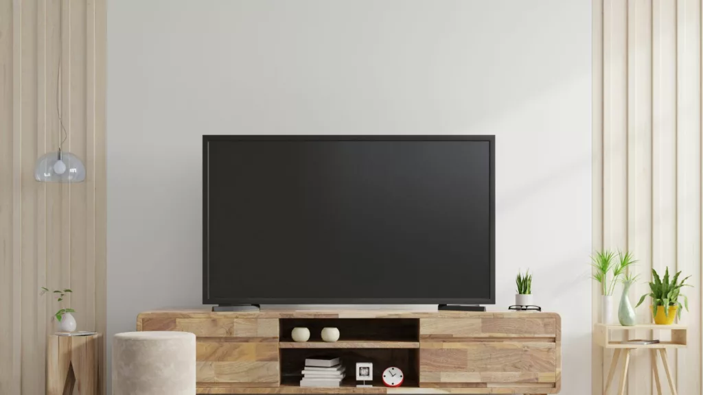 現代風客廳電視適牆設計，將機台、線路完美隱藏，維持立面的乾淨俐落。